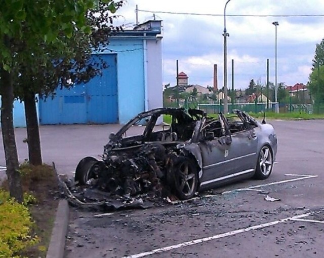 Audi A8 spłonęło w niedzielę późnym wieczorem na parkingu strzeżonym w Radomiu.