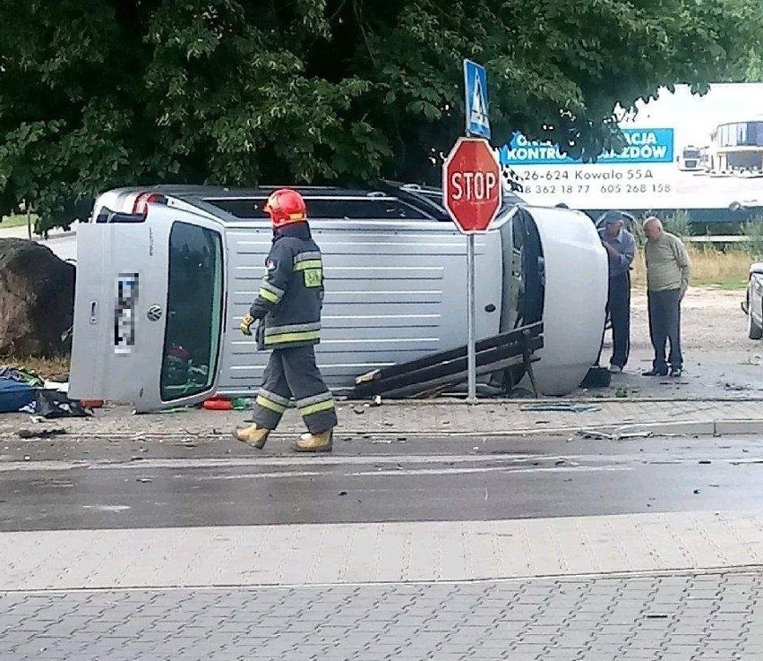 Trzy osoby trafiły do szpitala po wypadku w...