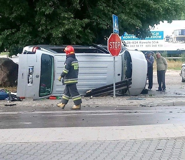 Trzy osoby trafiły do szpitala po wypadku w Kowali-Stępocinie.