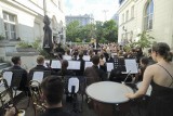 Poznań: Orkiestra Antraktowa Teatru Polskiego rozpoczęła cykl koncertów letnich