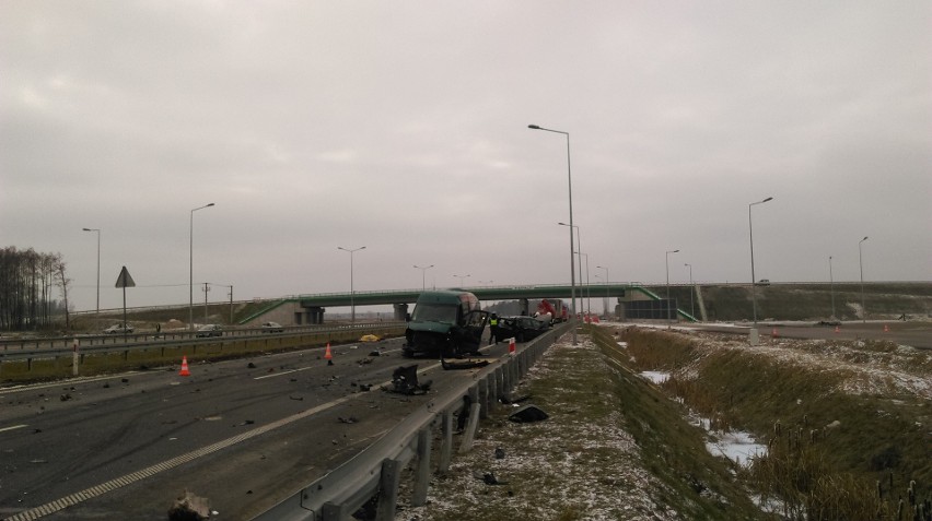 Jeżewo Stare. Wypadek na DK8: Zderzyły się dwie osobówki i...