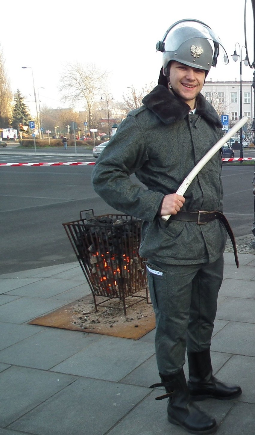 Paweł Prokopowicz ubrany był w strój ZOMO-wca