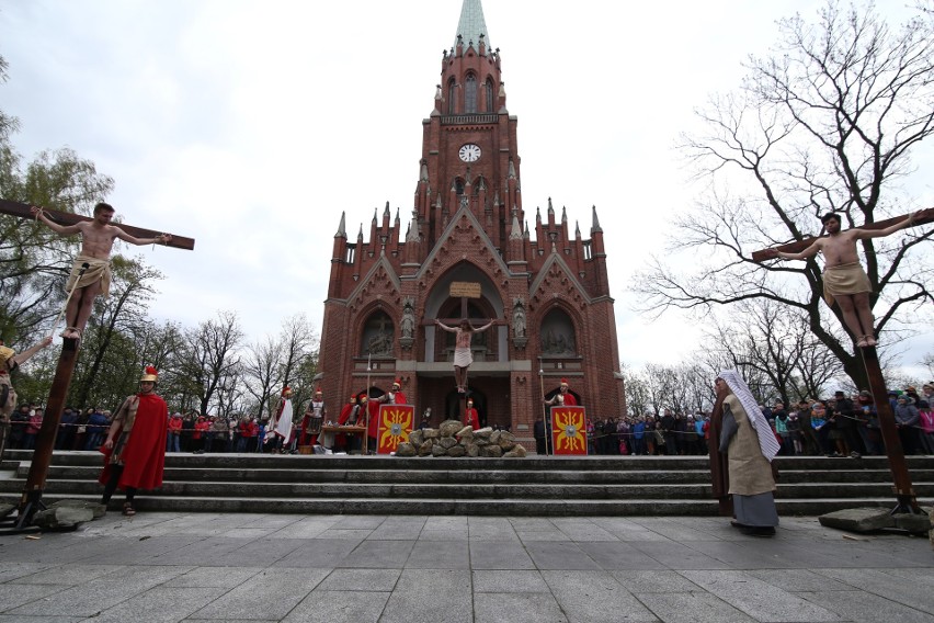 Chwalebne Misterium Męki Pańskiej w Piekarach Śląskich: Od sądu po ukrzyżowanie - ostatni akt 