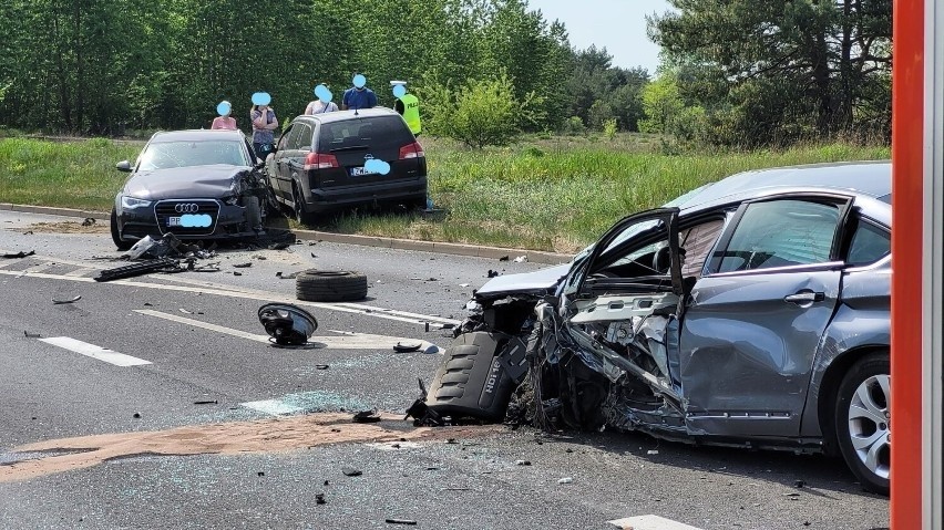 Trzy samochody osobowe zderzyły się na ulicy Koszalińskiej w...