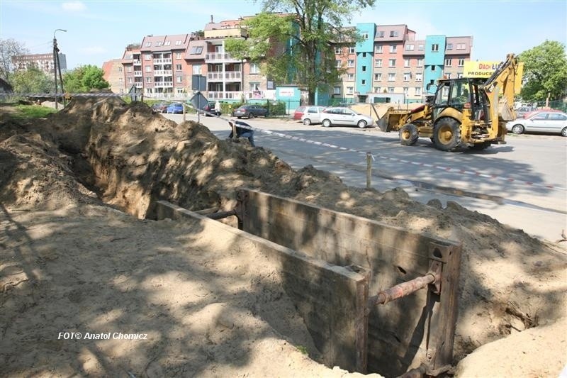 Kości w wykopie budowlanym przy ul. Kalinowskiego