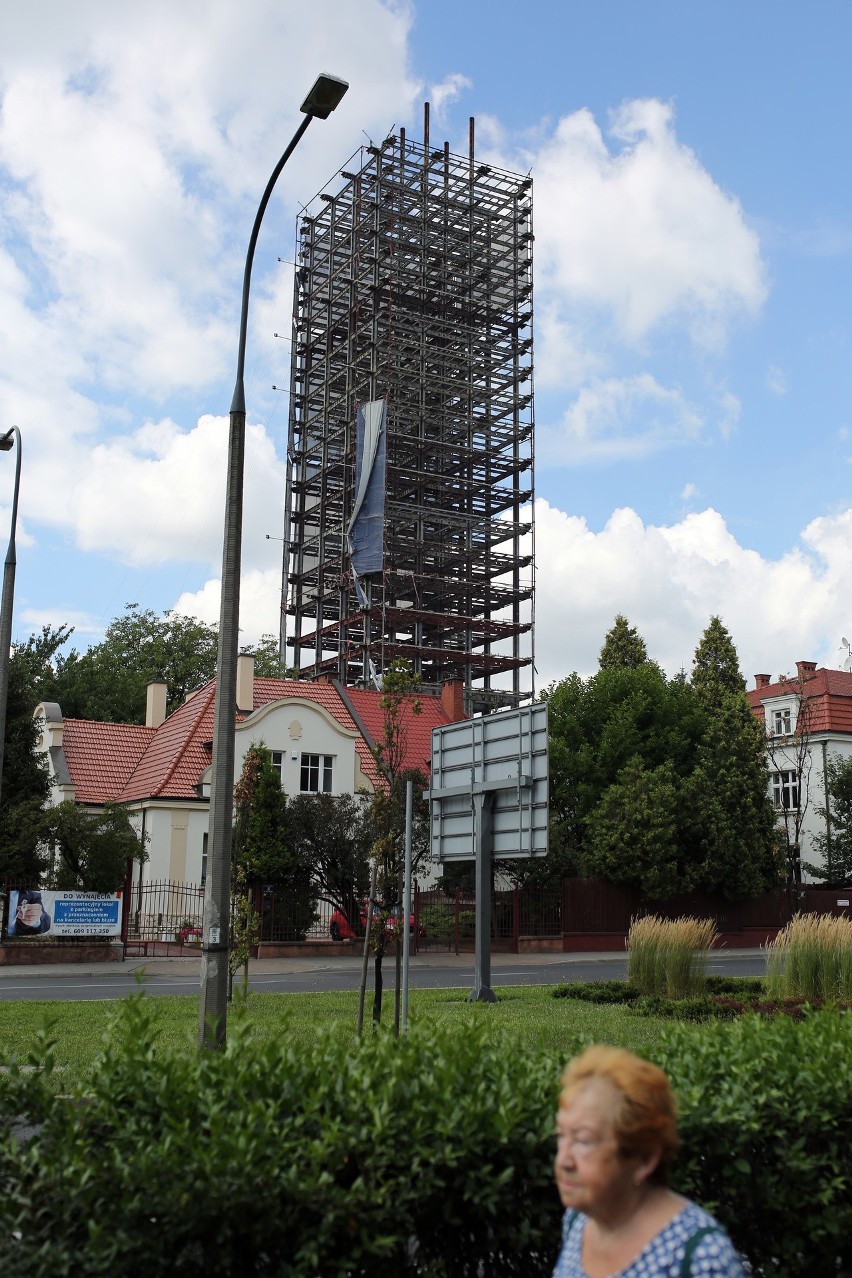 Szkieletor jest już "goły". Postęp prac widać gołym okiem! [ZDJĘCIA]