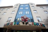 Pierwsze dzieci z Ukrainy trafiły na onkologię przy ul. Unii Lubelskiej w Szczecinie. "Schorzenia, na które cierpią, są poważne"