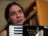 Karolina Cicha zaśpiewa muzyczne opowieści o stworzeniu świata w Supraślu