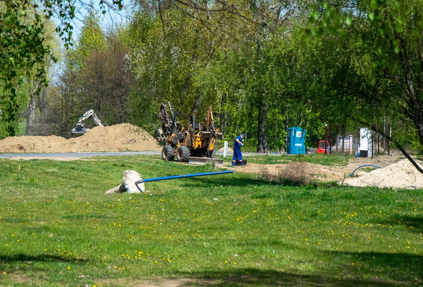 Nad Jeziorem Tarnobrzeskim trwają dwie inwestycje. Rozbudowa...