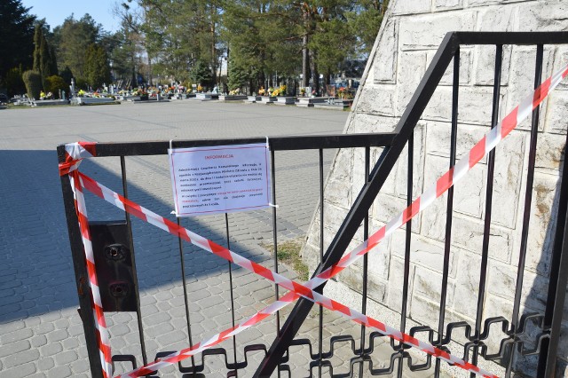 Brama na teren cmentarza komunalnego w Stalowej Woli