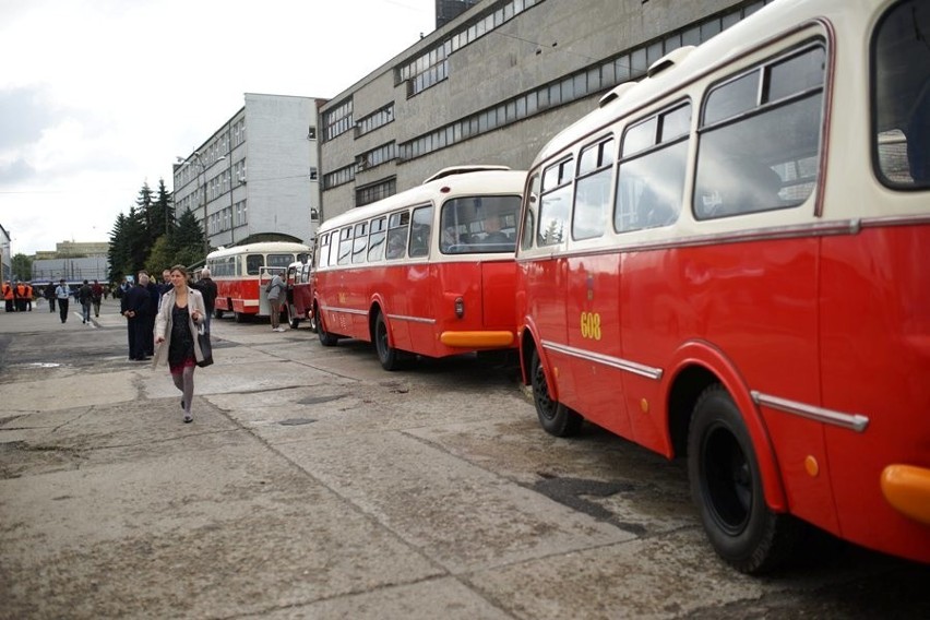 Kraków. Parada zabytkowych i współczesnych pojazdów MPK [ZDJĘCIA]