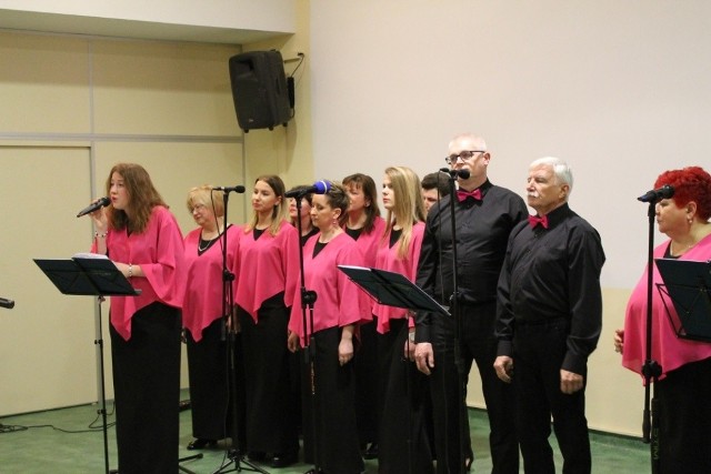 Ostatnio tucholski  chór gospel „Ave“  wystąpił  w bibliotece. Koncert był bardzo żywiołowy i energetyczny.