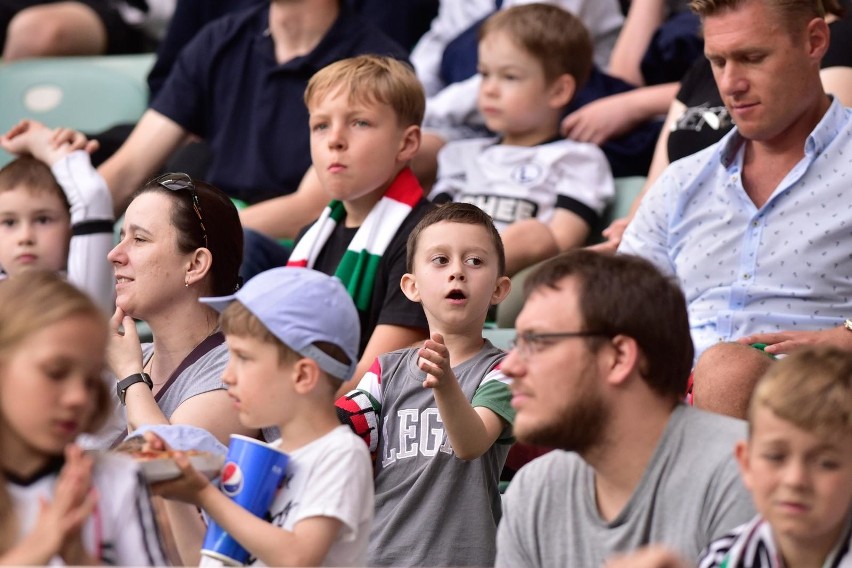 Dzięki m.in. golowi Cafu Legia Warszawa po 35. kolejce wciąż...