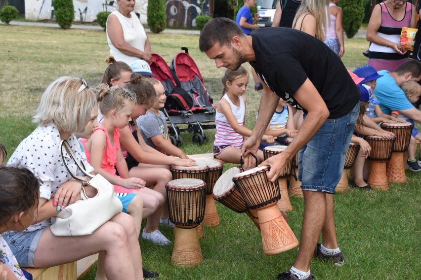 Jak grać na bębnach pokazywali muzycy z Wrocławia