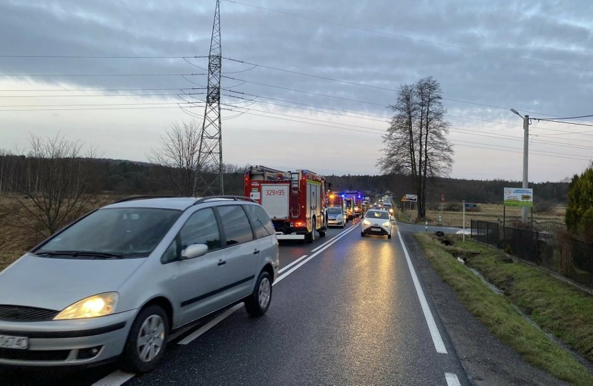 Wypadek na DW 780 pod Krakowem. Zderzyły się dwa auta, jest osoba poszkodowana