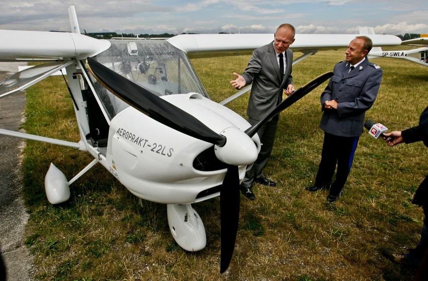 Policyjny samolot Aeroprakt 22LS. Ta maszyna robiła się w...