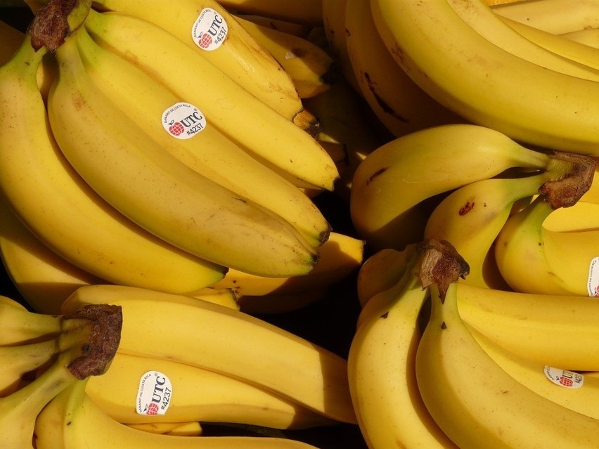 Banany to owoce dostępne przez cały rok. Jedne z...