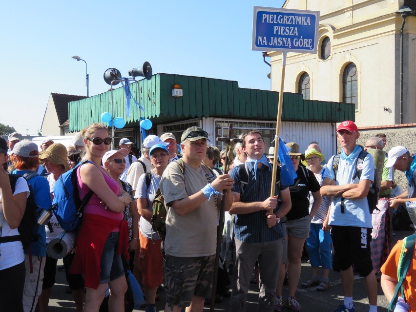 Gliwicka Piesza Pielgrzymka na Jasną Górę 2015: Pielgrzymi wyruszyli z Tworoga [ZDJĘCIA, WIDEO]