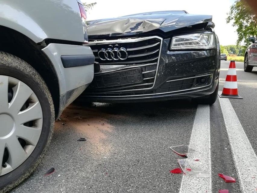 Ostrówek. Wypadek na DK 8. Ogromny korek na drodze Białystok - Augustów po zderzeniu trzech aut [ZDJĘCIA]