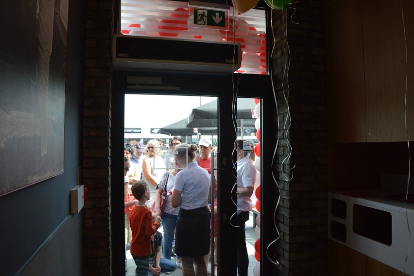 KFC w Lęborku już otwarte. Pierwszy dzień i pierwsza promocja przyciągnęły tłumy. ZDJĘCIA