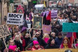 "Mocy zamiast przemocy" - manifestacja w obronie praw kobiet w Toruniu