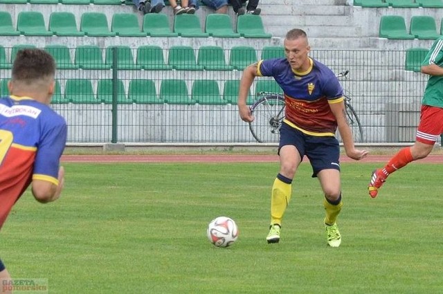 Prokuratura we Włocławku zmodyfikowała zarzut wobec Marcina M., który uderzył brzeskiego piłkarza - Mariusza Kowalskiego (na zdjęciu).