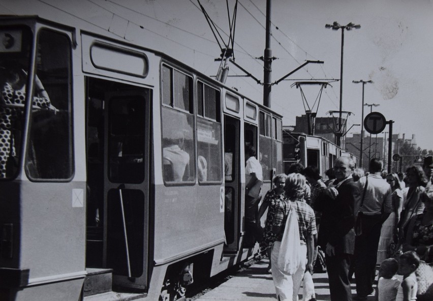 Wrocławska komunikacja sprzed lat. Korki i tłumy (ZDJĘCIA)