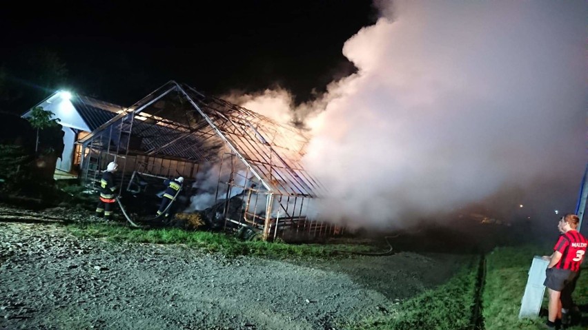 Najpierw we wsi płonął ciągnik a potem pobliska szklarnia