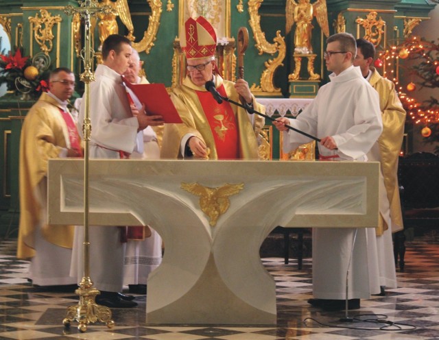 Ołtarz w kościele w Kańczudze konsekrował ks. abp Józef Michalik.