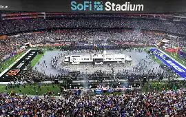 Miliard litrów piwa i cztery miliony kilogramów czipsów, czyli rozrywkowe Super Bowl