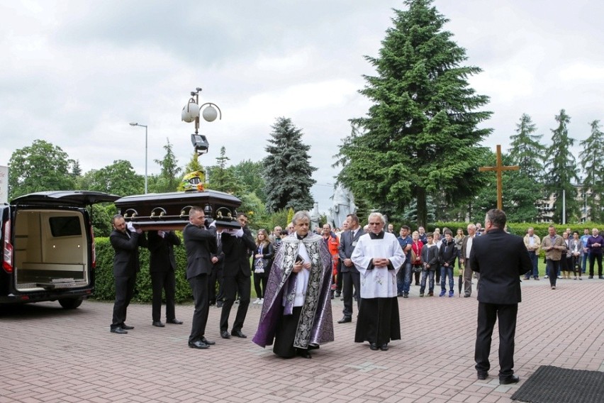 Tłum kibiców pożegnał tragicznie zmarłego Krystiana Rempałę [ZDJĘCIA]
