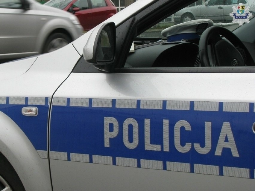 19-latka złapana w Lęborku. Ponad 2 promile alkoholu i usiadła za kierownicą. W komendzie kopniakiem zniszczyła ścianę