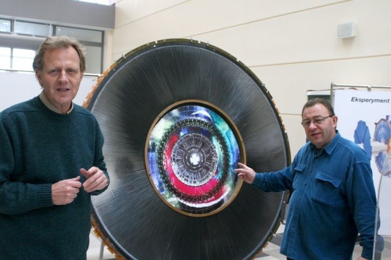 Wystawa "Wielki zderzacz hadronów" na UJK