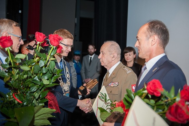 Laureaci odebrali wyróżnienia z rąk prezydenta i przewodniczącego Rady Miasta Częstochowa