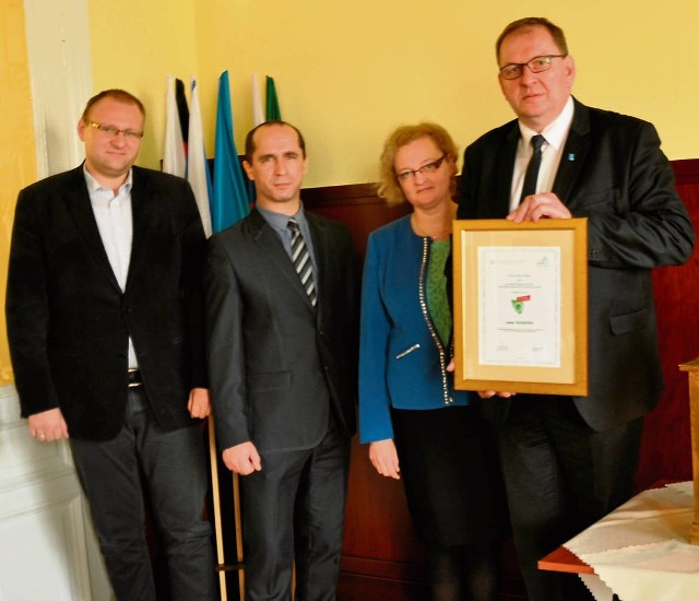 Przedstawiciele Skawiny z certyfikatem „EkoLogiczna Gmina”