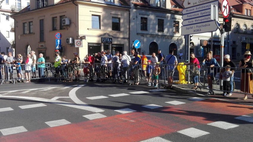 5.08. 2020 r. Kibice na trasie Tour de Pologne w Katowicach...