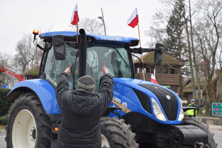 Protest rolników z powiatu ostrowskiego. Protestowali 9.02.2024 na głównych ulicach Ostrowi Mazowieckiej 