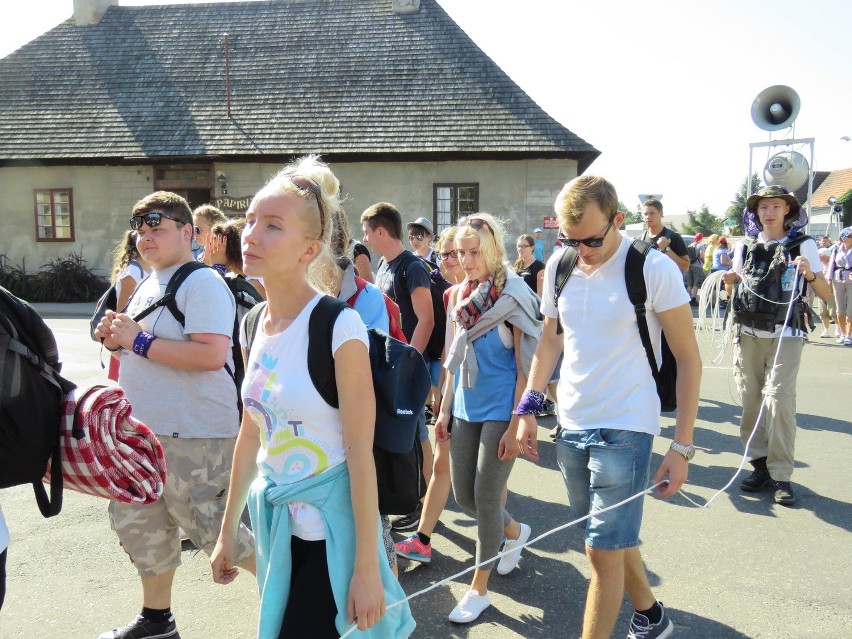 Gliwicka Piesza Pielgrzymka na Jasną Górę 2015: Pielgrzymi wyruszyli z Tworoga [ZDJĘCIA, WIDEO]