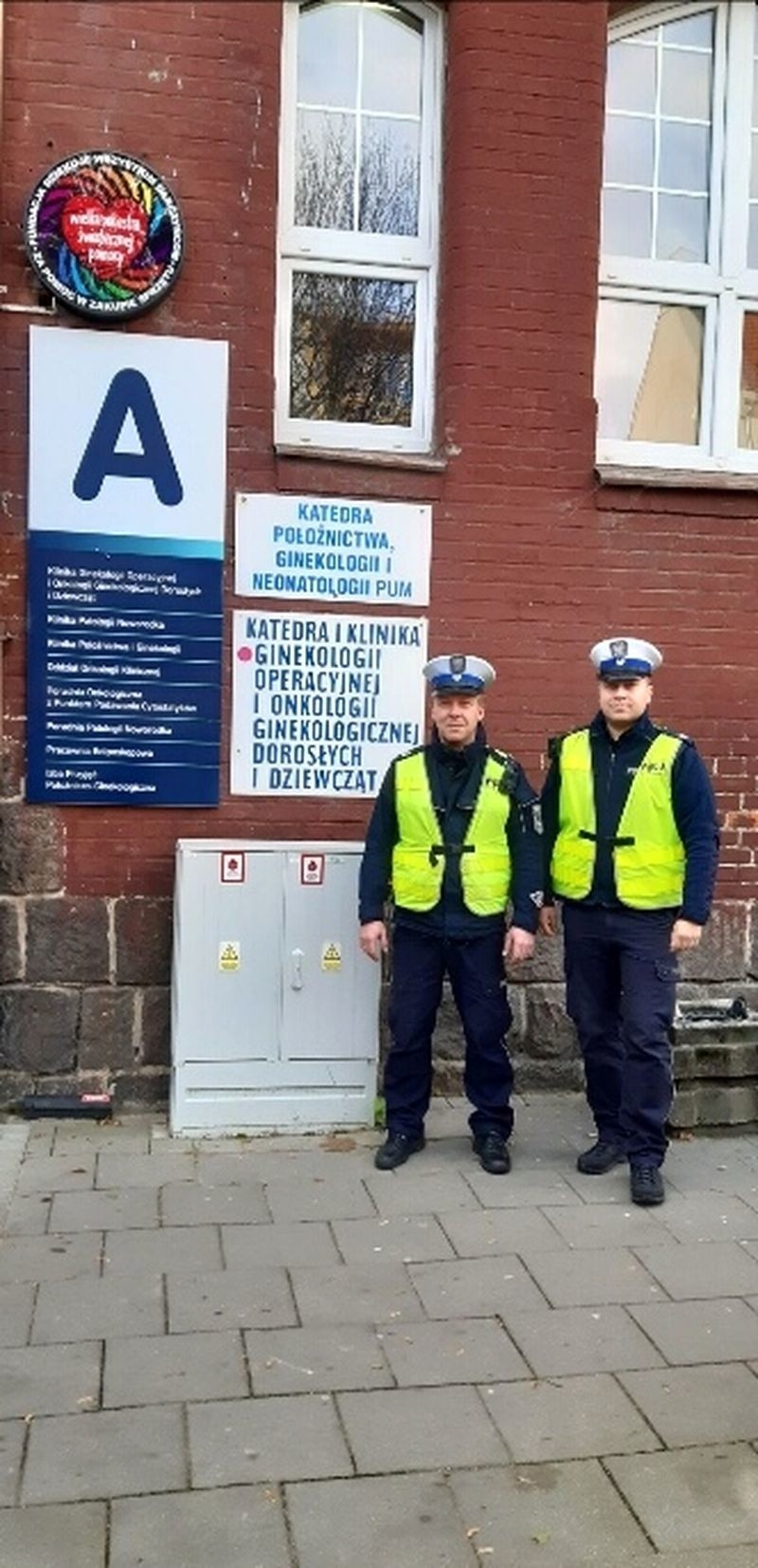 Utknął w korku z rodzącą kobietą. Do szpitala eskortowali ich policjanci