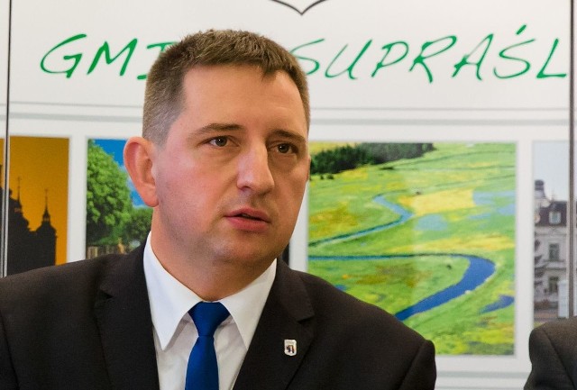 - Będą zarabiał o 3 tysiące mniej - mówi Radosław Dobrowolski, burmistrz Supraśla