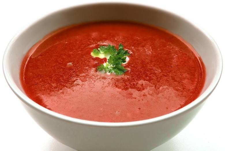 Zupa pomidorowa ze świeżych pomidorów z lanym ciastem...