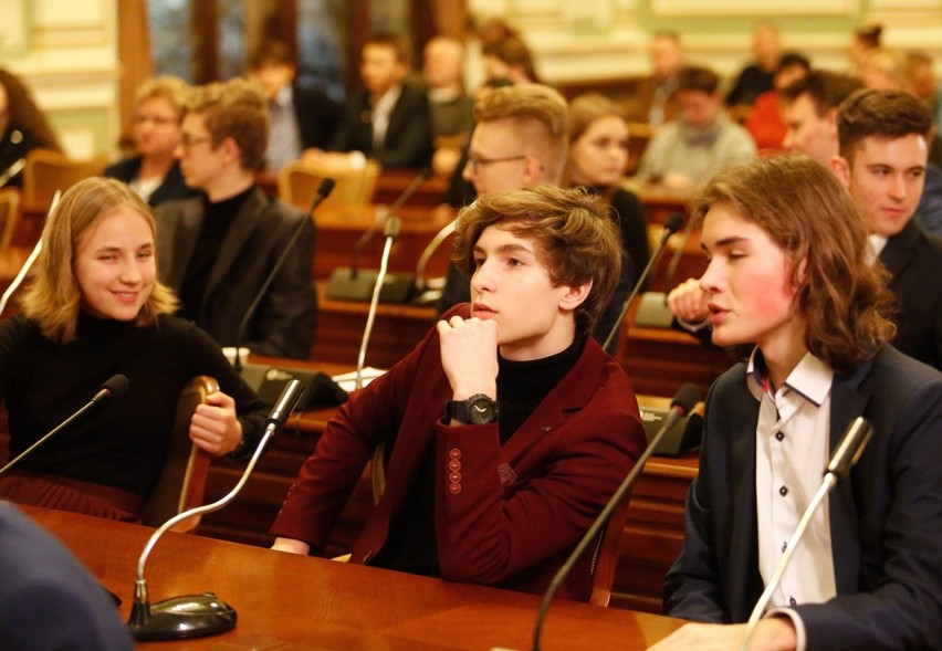 Inauguracja V kadencji Młodzieżowej Rady Miasta Gdańska. Ma ona doradzać radnym miejskim w sprawach dot. młodzieży