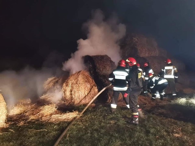 Sylwester z pożarem w Sieradzu. Z ogniem walczyło pięć zastępów strażackich