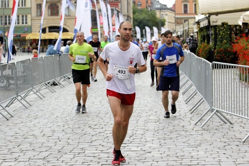 Maraton Wrocław - ZDJĘCIA - zawodnicy z numerami 3801 - 4000