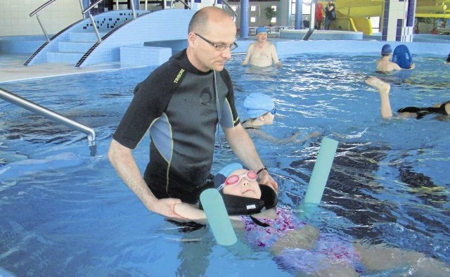 Tomasz Baliczek, fizjoterapeuta z Nowego Sącza z wieloletnim doświadczeniem, prowadzi m.in. zajęcia w wodzie dla osób niepełnosprawnych. Chce, aby zawód fizjoterapeuty był kontrolowany