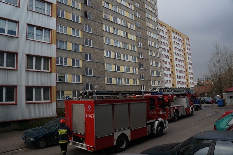 - Przy ul. św. Wojciecha są trzy wozy strażackie -...