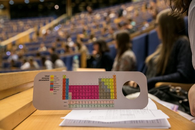 W środę o godz. 9 uczniowie zmierzą się z chemią na poziomie rozszerzonym. Zapytaliśmy Iwonę Ciarkę, nauczycielkę chemii w III Liceum Ogólnokształcącym w Bydgoszczy, o zagadnienia, które najczęściej pojawiają się na maturze z tego przedmiotu. Co - jej zdaniem - może pojawić się na jutrzejszym egzaminie z chemii na poziomie rozszerzonym?czytaj dalej ->OBEJRZYJ KONIECZNIE!: Przejazd ulicami Bydgoszczy w 1990 roki i tą samą trasą 25 lat później! [WIDEO]Dzięki refleksowi kierowca oszukał przeznaczenie i uniknął wypadku z ciężarówką [WIDEO]