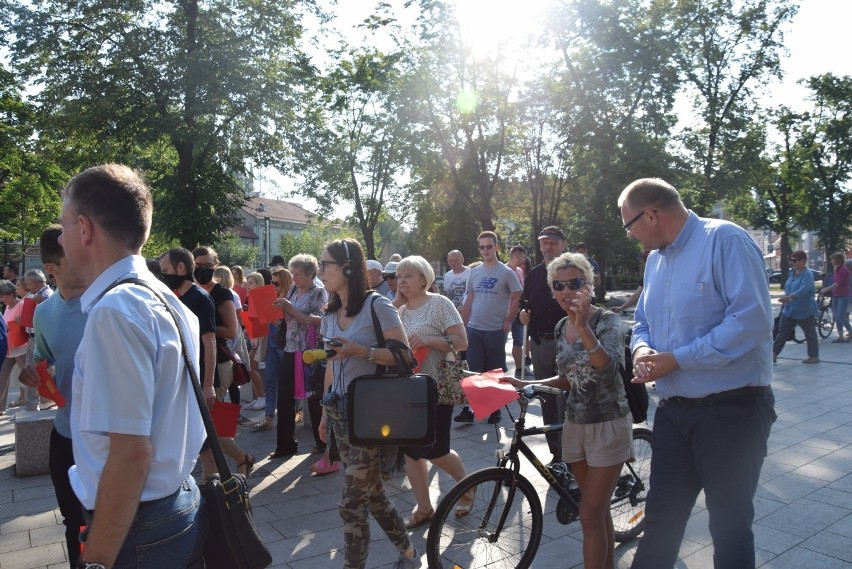 Około stu skawinian protestowało przeciw zatruwaniu...