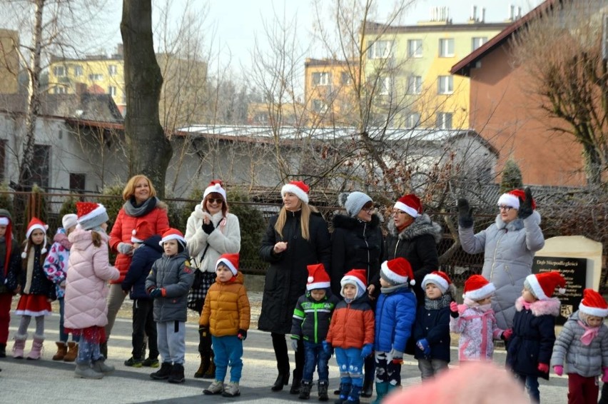 W Stąporkowie już święta. Pani burmistrz w roli... Mikołaja (ZDJĘCIA)