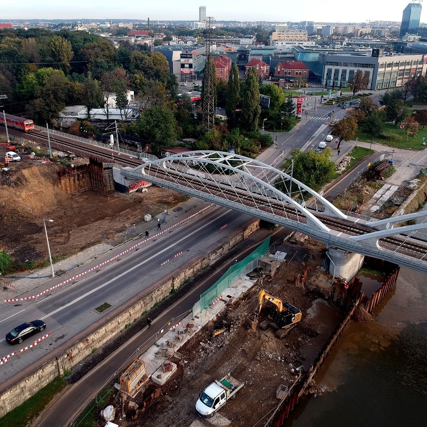 Kraków. Zakończyła się rozbiórka mostu PKP. W jego miejsce powstaną trzy nowe przeprawy [ZDJĘCIA]